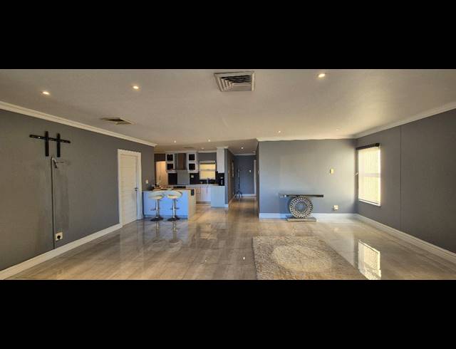 3 BEDROOM APARTMENT FOR SALE IN LA LUCIA
